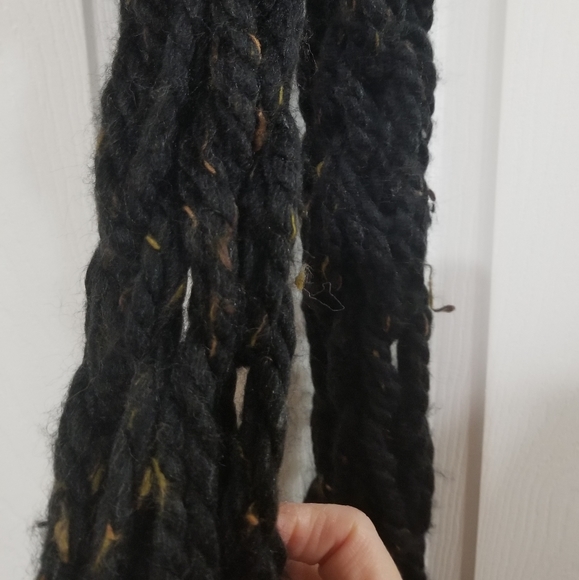 Handmade scarf - Picture 3 of 3